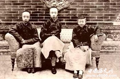 爱新觉罗都后代都去哪了_爱新觉罗的后代都在哪_现在还有爱新觉罗的后代吗_96KaiFa