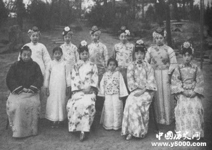 末代皇后婉容的一生_婉容到最后怎么死的_婉容的一生